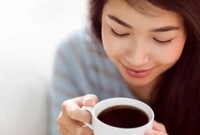Minum kopi. [Instagram]